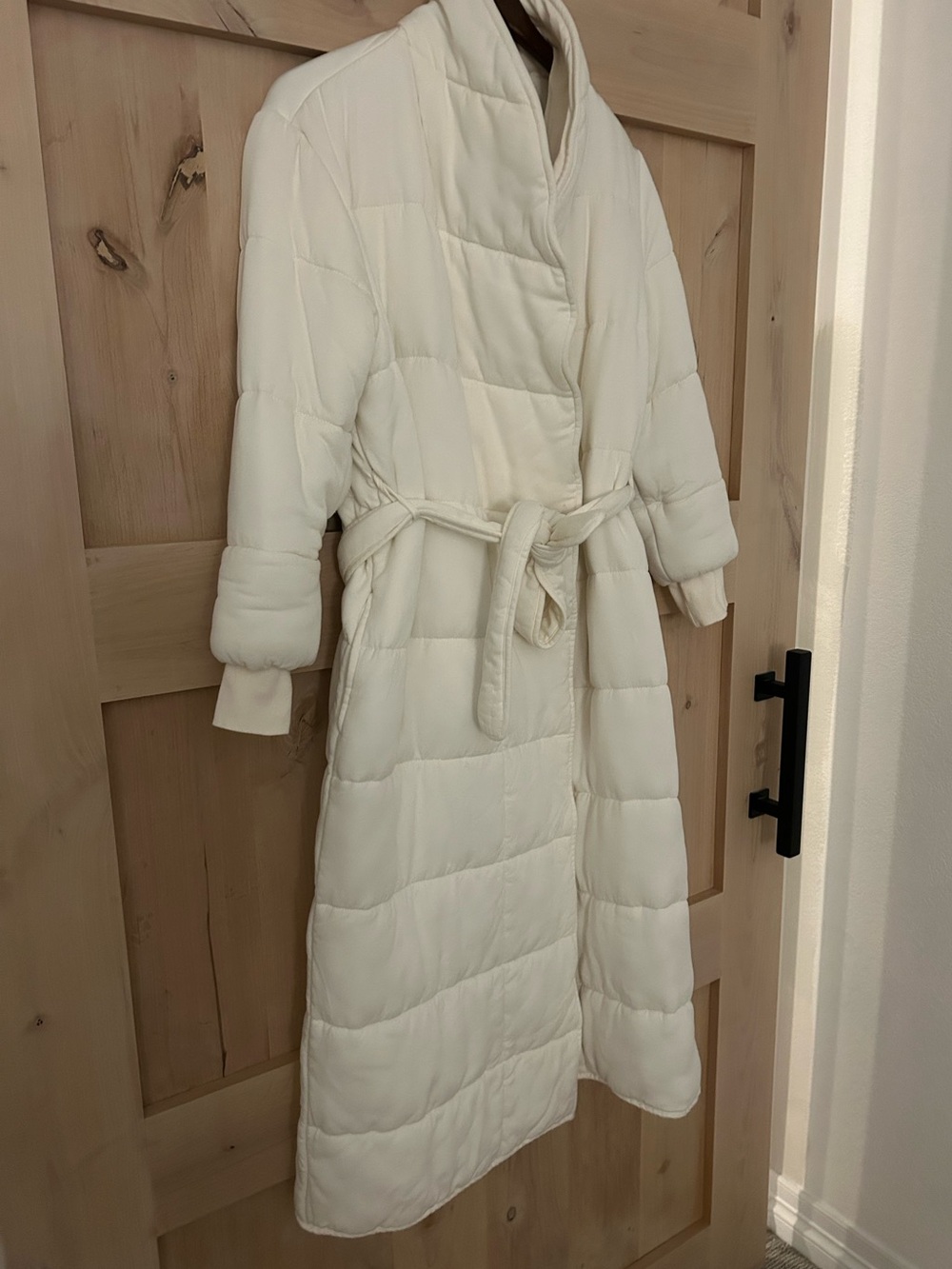 Soma Ivory Cream soft Long Puffer Robe with Belt and pockets, EUC, size small. - Picture 8 of 9